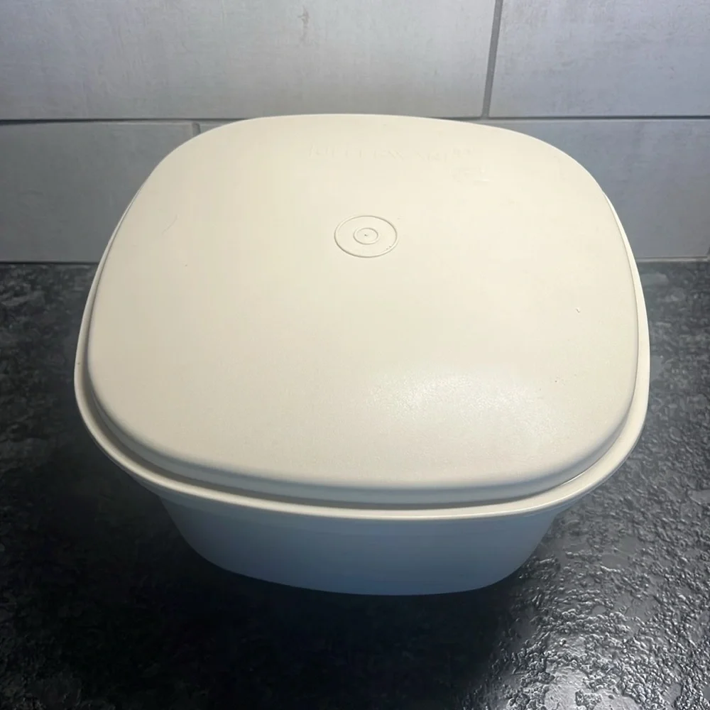Vintage Tupperware Steam N Store bowl with lid looks new it’s in such good shape